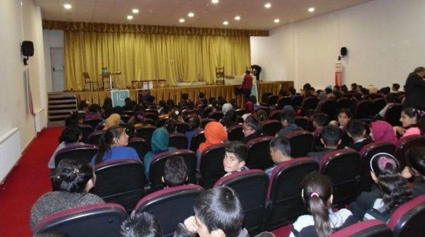 Eleşkirt&rsquo;te Tiyatro G&ouml;sterisi