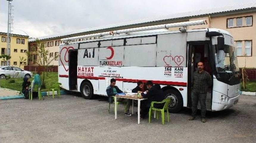 &Uuml;niversite &Ouml;ğrencileri Kan Bağışında Bulundu