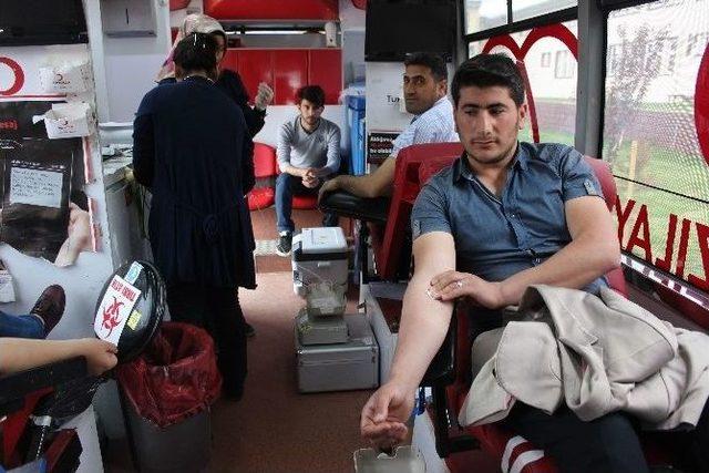 Üniversite Öğrencileri Kan Bağışında Bulundu 1