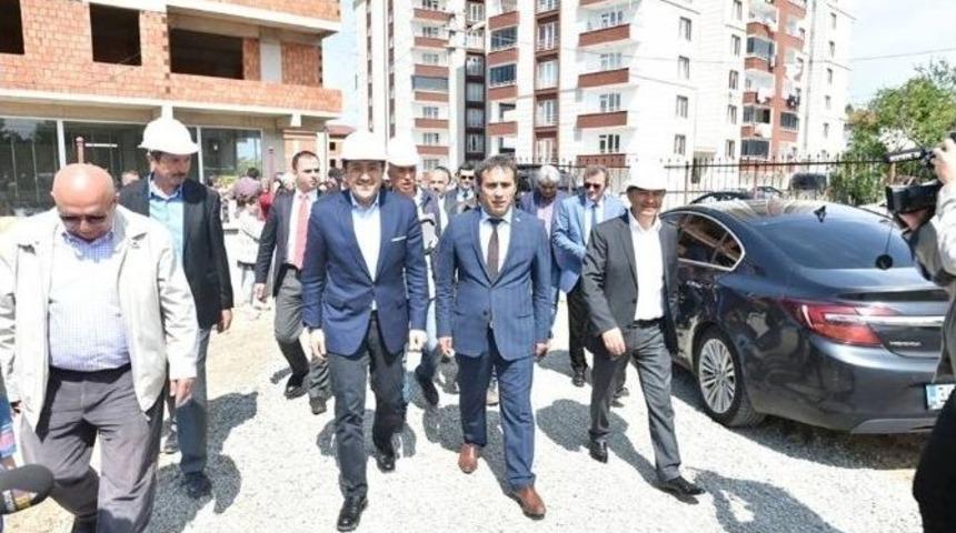 Başkan Hazinedar, Annesi Adına Yaptırdığı Okul İnşaatını İnceledi