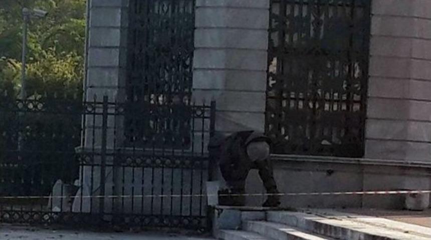 Dolmabah&ccedil;e&rsquo;de Unutulan Klarnet Polisi Alarma Ge&ccedil;irdi