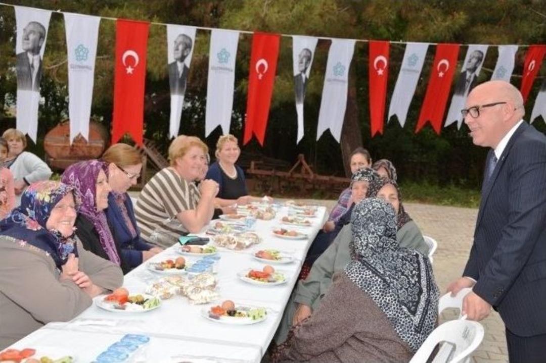 Anneler G&uuml;n&uuml; Kahvaltılarına Gazioğlu Mahallesi İle Devam Edildi