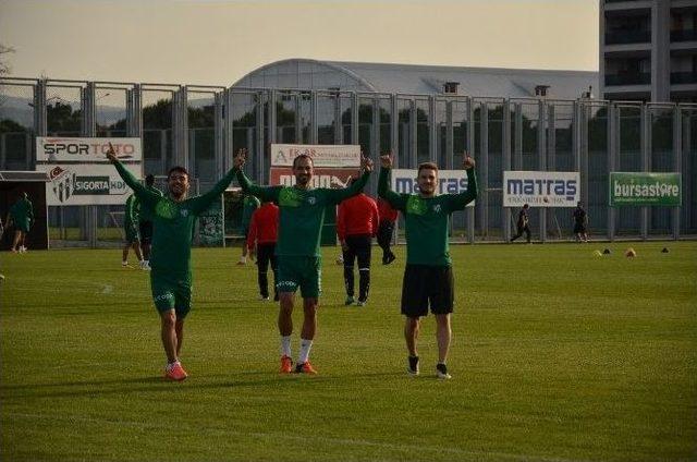 Bursaspor’da Konyaspor Mesaisi Sürüyor