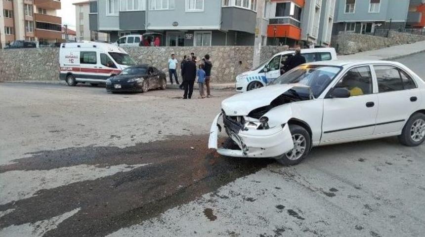 Karab&uuml;k&rsquo;te Trafik Kazası: 8 Yaralı