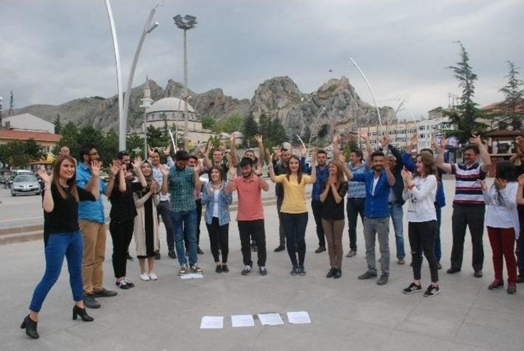 İşitme Ve Konuşma Engelliler G&uuml;n&uuml;nde Sorunlarına Dikkat &Ccedil;ektiler