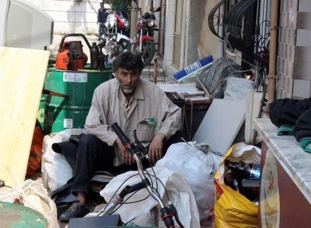 (&ouml;zel Haber) &Ccedil;&ouml;p Evin Sahibi Temizlik İş&ccedil;ilerine Para Sa&ccedil;tı