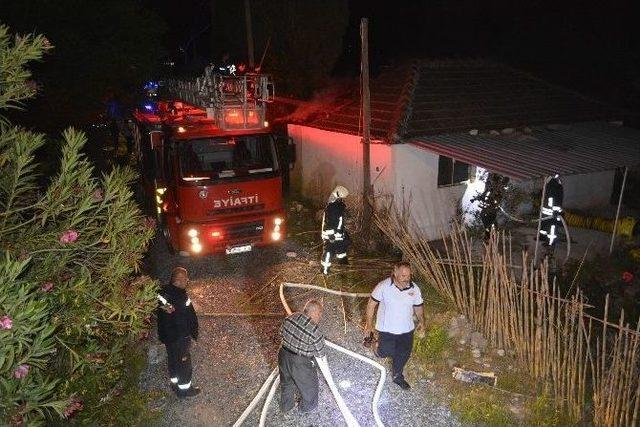 İtfaiyenin Erken Müdahalesi Evi Kül Olmaktan Kurtardı