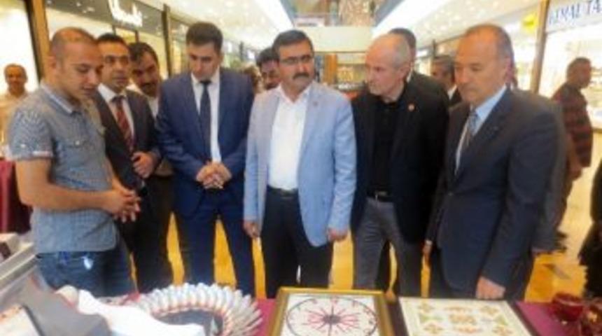 Engelli &Ouml;ğrencilerden &ldquo;engelsiz Sergi&rdquo;