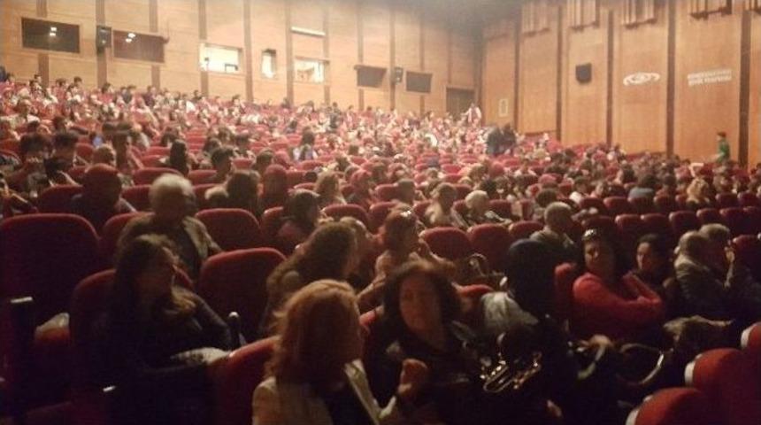 (perşembe) Down Sendromlu Atletlerin Madalya Gururu