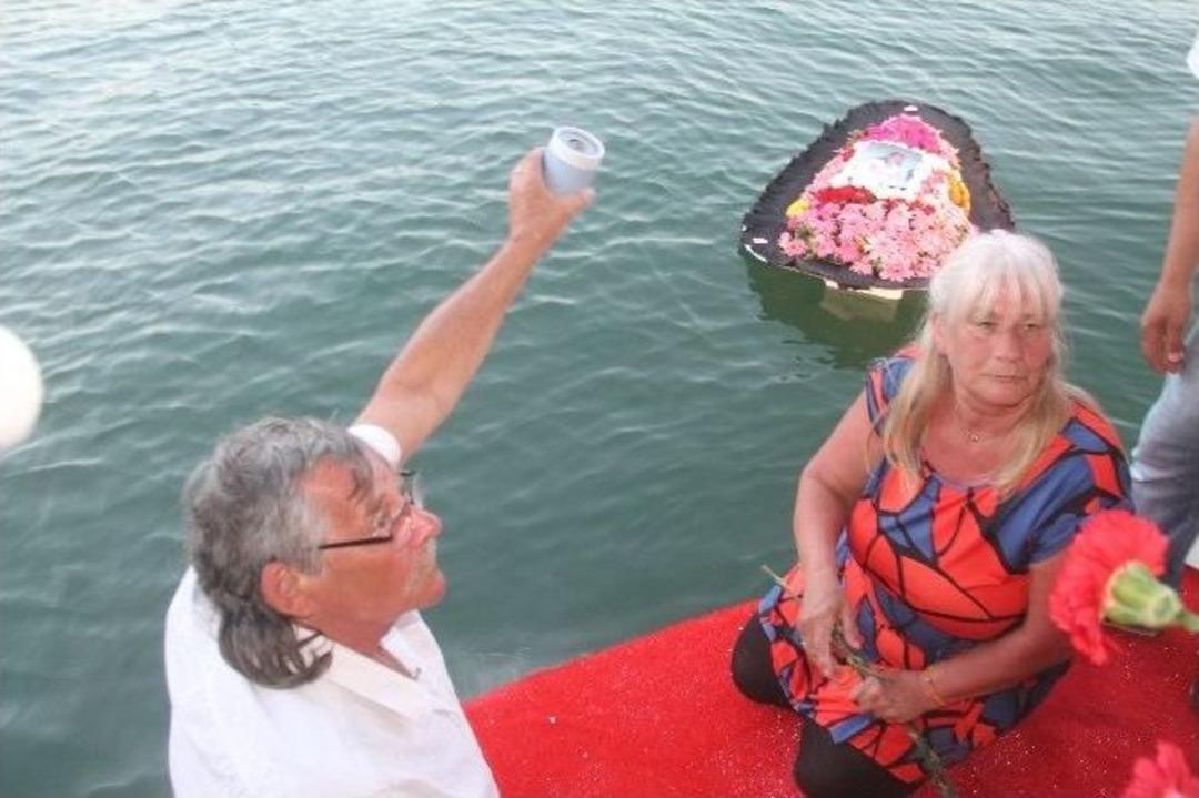 İngiliz Sandra&rsquo;nın K&uuml;lleri Fethiye&rsquo;de Denize D&ouml;k&uuml;ld&uuml;