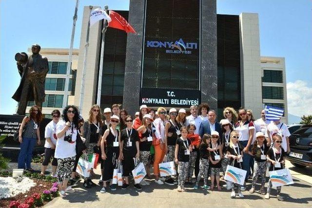 Başkan B&ouml;cek, &Ccedil;ocuklar İle Zeytin Fidanı Dikti 1