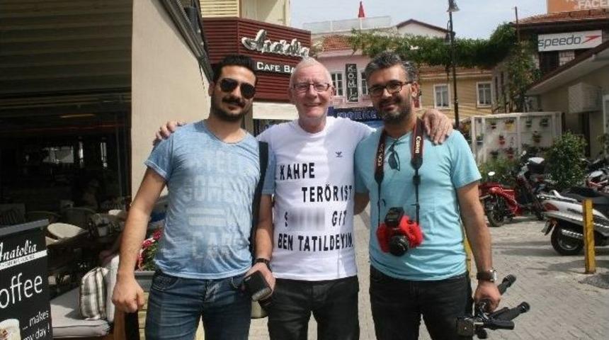 İngiliz Turist Tiş&ouml;rt&uuml;ne Yazdığı S&ouml;zlerle Ter&ouml;re Meydan Okudu