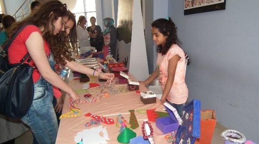 Efeler&rsquo;de Engellilerin Hazırladığı El İşleri Sergilendi