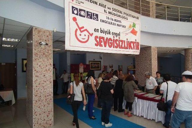 Efeler&rsquo;de Engellilerin Hazırladığı El İşleri Sergilendi 1