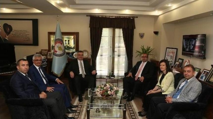 Edirne Vakıflar B&ouml;lge M&uuml;d&uuml;r&uuml; G&uuml;neren&rsquo;den Kesimoğlu&rsquo;na Ziyaret