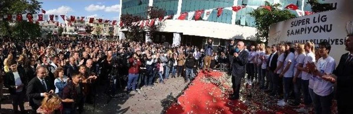 Şampiyonluk Kupası Evinde