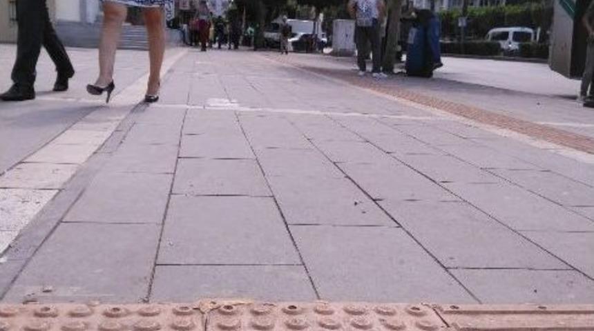Alıcı: "engelli Kaldırımı Taş Malzemeden Yapılsın"