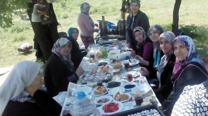 Hisarcık&rsquo;ta Kadın Kursiyerler Piknikte Buluştu