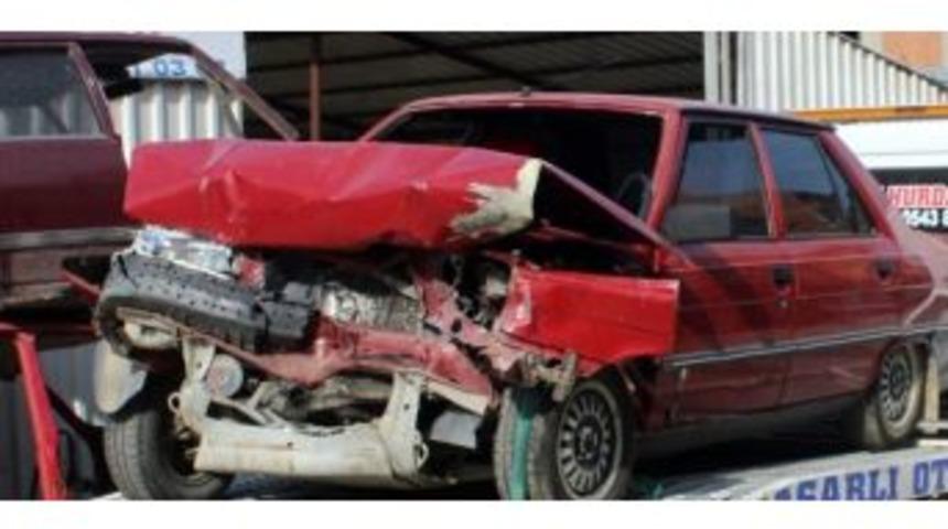 Tavşanlı&rsquo;da Otomobiller &Ccedil;arpıştı: 3 Yaralı