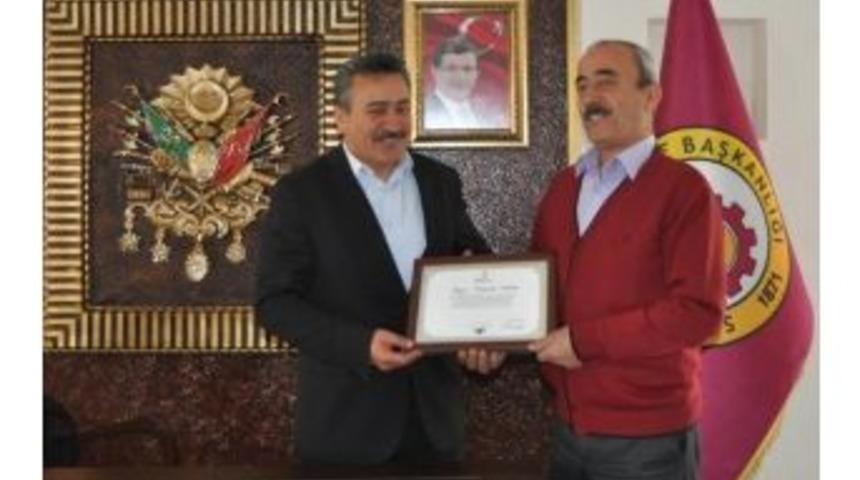 Kızılay&rsquo;dan Başkan Tutal&rsquo;a Teşekk&uuml;r Plaketi