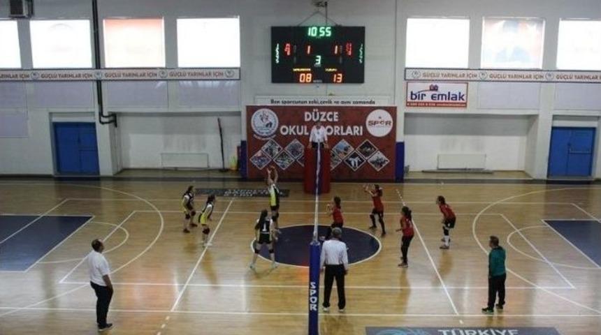 Voleybol Gen&ccedil; Erkekler M&uuml;sabakaları Devam Ediyor