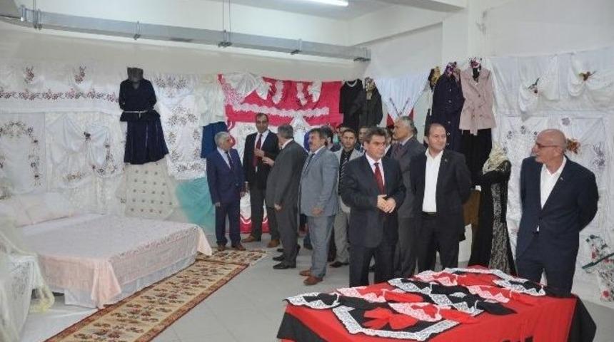 Sığınakta Sergi A&ccedil;tılar