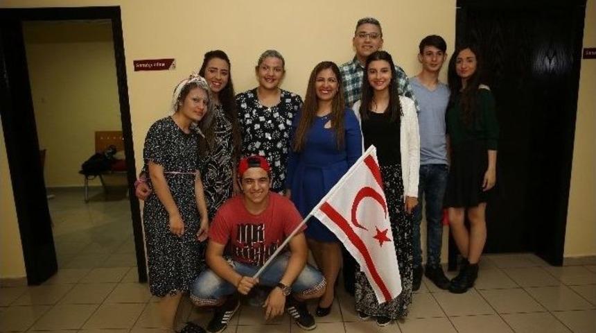 Yavru Vatan Sahnede