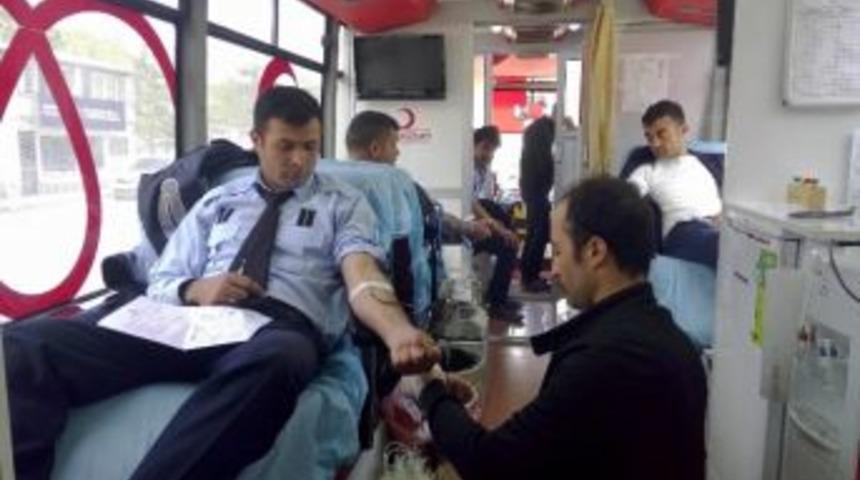 Horasan&rsquo;da Kan Bağışı Standına Yoğun İlgi