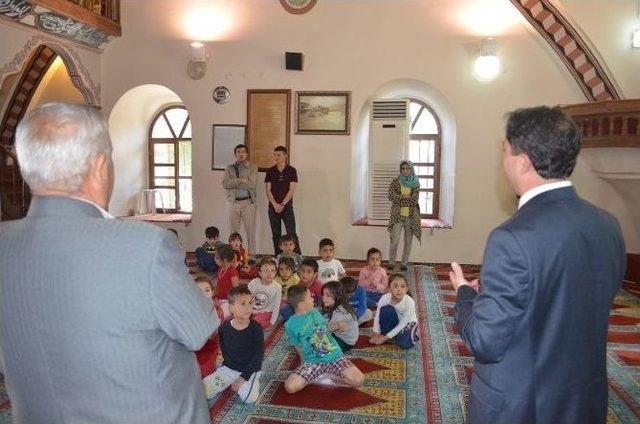 Minik Öğrencilerden Cami Ziyareti