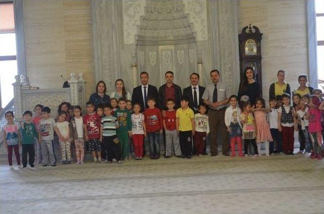 Minik Öğrencilerden Cami Ziyareti