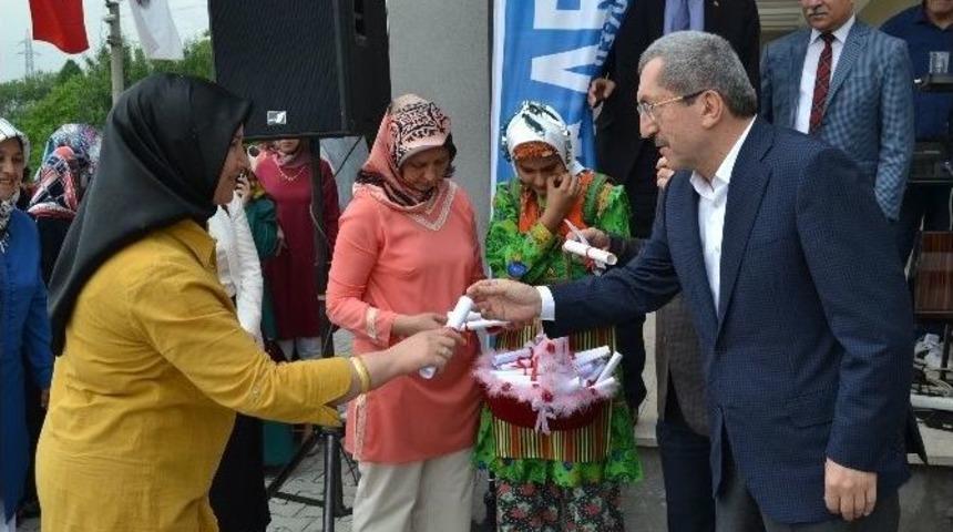 Karab&uuml;k&rsquo;te Kursiyerlere Sertifika