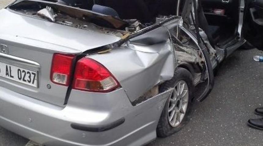 Boz&uuml;y&uuml;k&rsquo;te Trafik Kazası, 1 &Ouml;l&uuml; 2 Yaralı