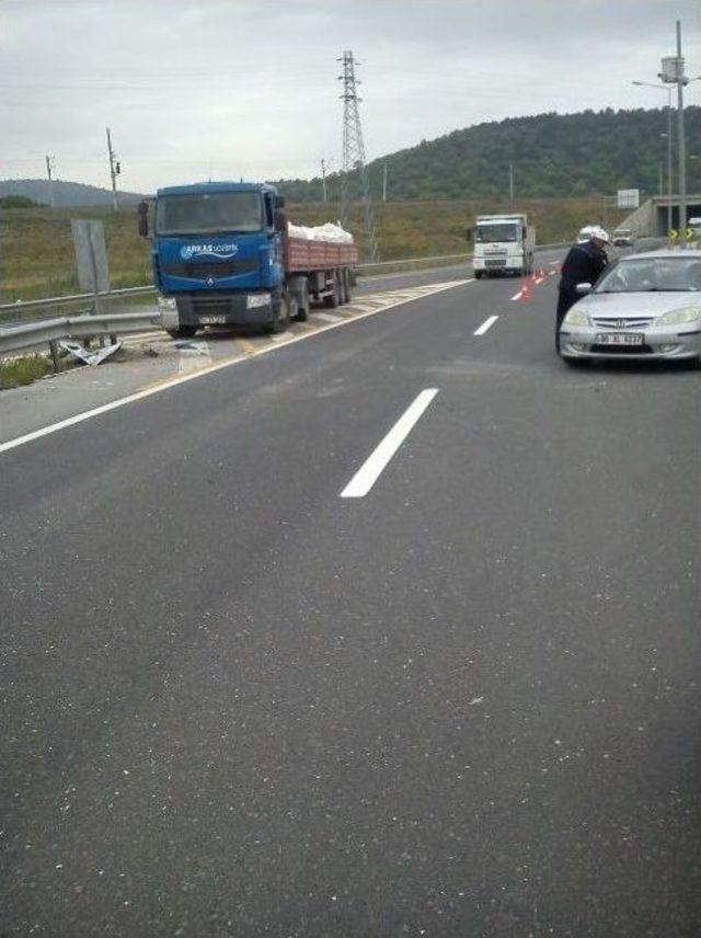 Boz&uuml;y&uuml;k&rsquo;te Trafik Kazası, 1 &Ouml;l&uuml; 2 Yaralı 1