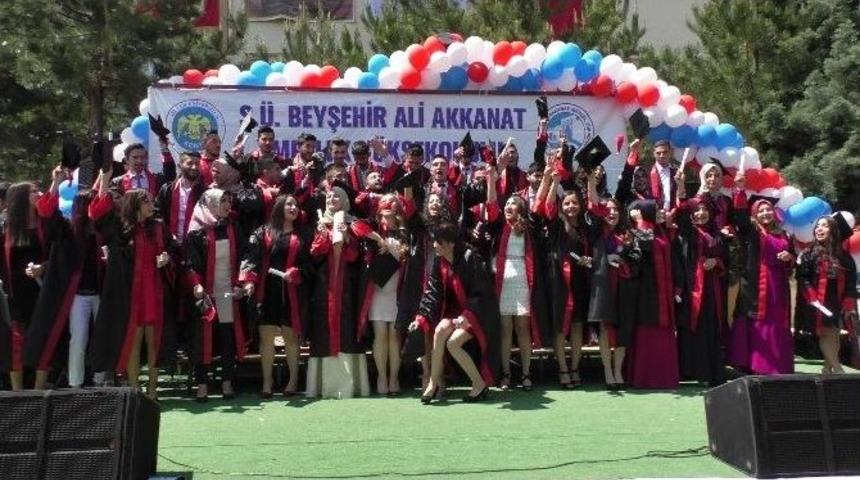 Beyşehir Myo&rsquo;da Mezuniyet Sevinci