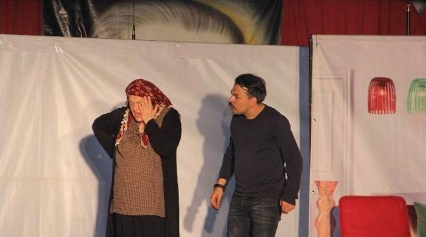 &lsquo;hep G&uuml;l Aysel&rsquo; Tiyatro Oyunu Sahnelendi