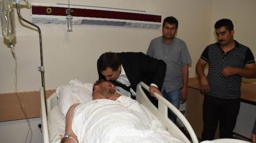 Yaralı Polisi Hastanede Ziyaret Etti