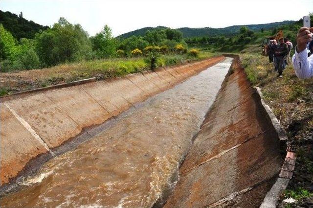 Biga’daki Bakacak Barajı’ndan Tarım Arazilerine Su Verildi