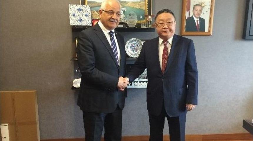 B&uuml;y&uuml;kel&ccedil;iyi Makamında Kabul Etti