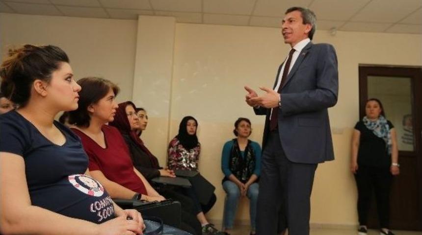 Hamilelik Okulu&rsquo;nda Dersler Başladı