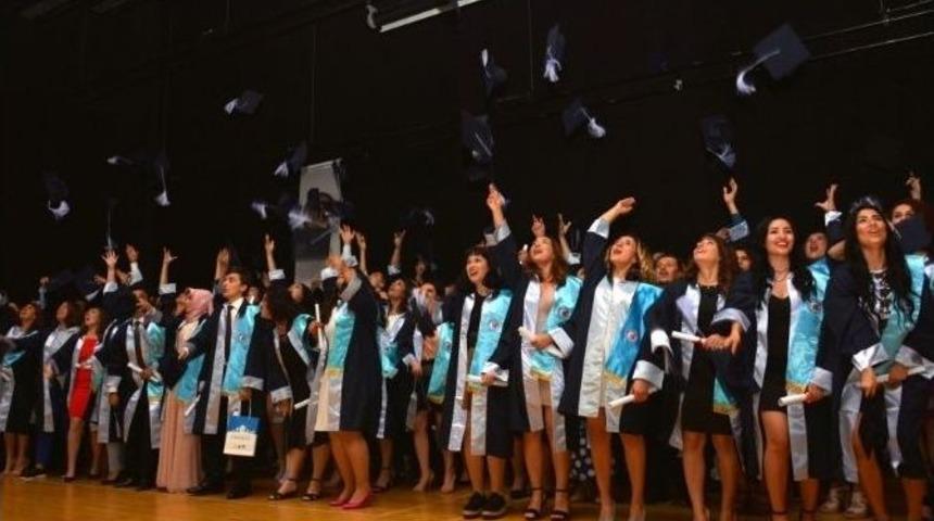 &Ccedil;om&uuml; Turizm Fak&uuml;ltesi Mezuniyet T&ouml;reni Ger&ccedil;ekleştirildi