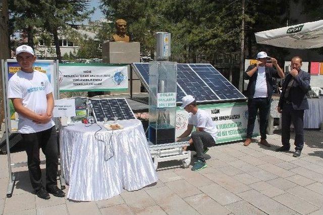 Meslek Lisesi Öğrencileri Çalışmalarını Sergiledi