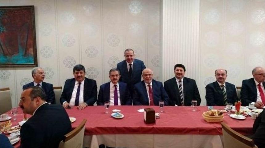 Sel&ccedil;uk&rsquo;tan Prof. Dr. Osman Okka&rsquo;ya &rsquo;ahde Vefa&rsquo;