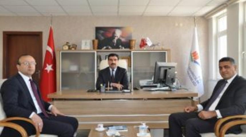 &Ccedil;edaş Genel M&uuml;d&uuml;r&uuml; Akboğa, &Ccedil;evre Ve Şehircilik İl M&uuml;d&uuml;r&uuml; Yakut&rsquo;u Ziyaret Etti