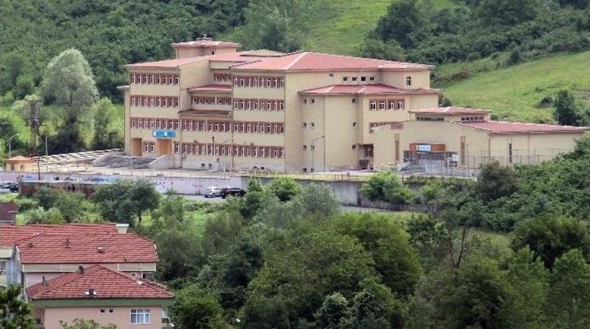 Annesi Okula &Ccedil;ağrılınca 3. Kattan Atladı