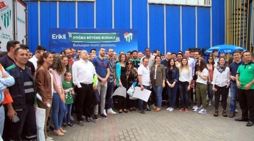 Bursasporlu Futbolcular İmza Dağıttı