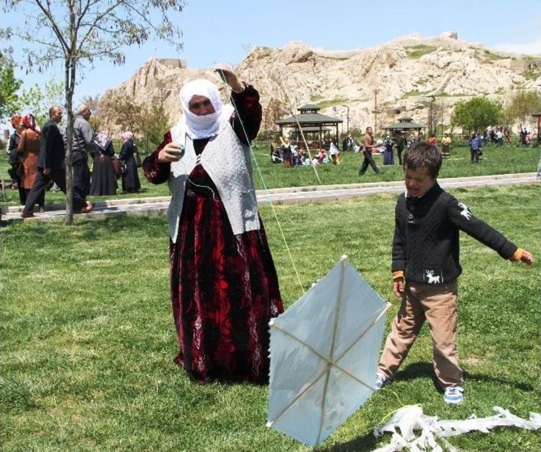 Van&rsquo;da Engelliler İ&ccedil;in U&ccedil;urtma Şenliği