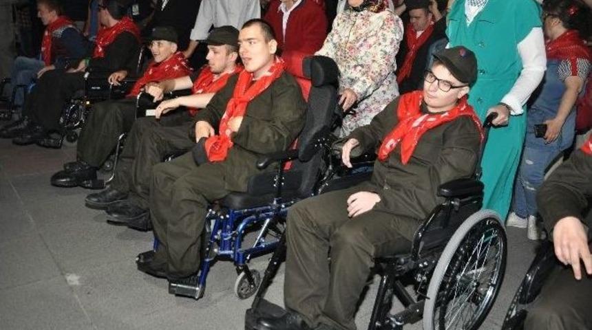 Engelli Gen&ccedil;lere Asker Kınası