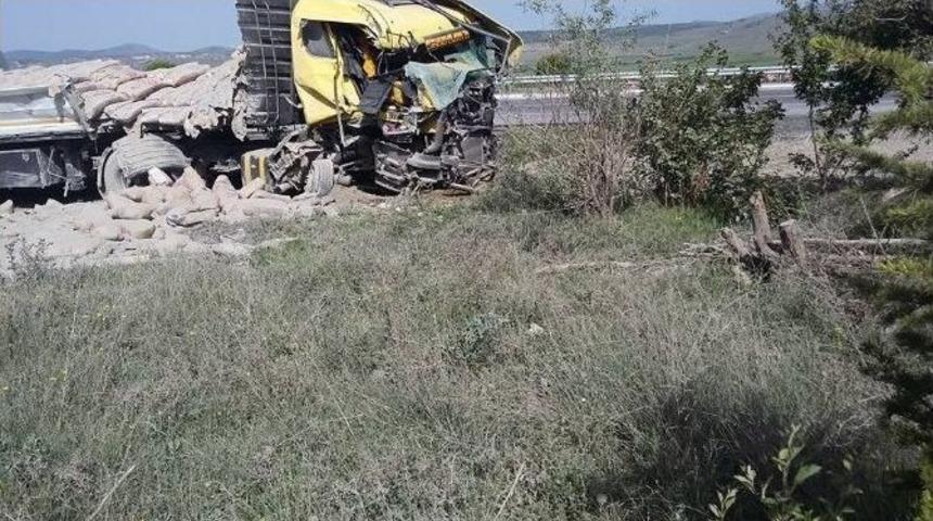 Sandıklı&rsquo;da Tır Yoldan &Ccedil;ıktı