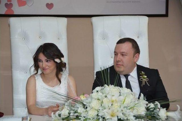 Başkan Eşkinat Gen&ccedil; &Ccedil;iftin Nikahını Kıydı 1