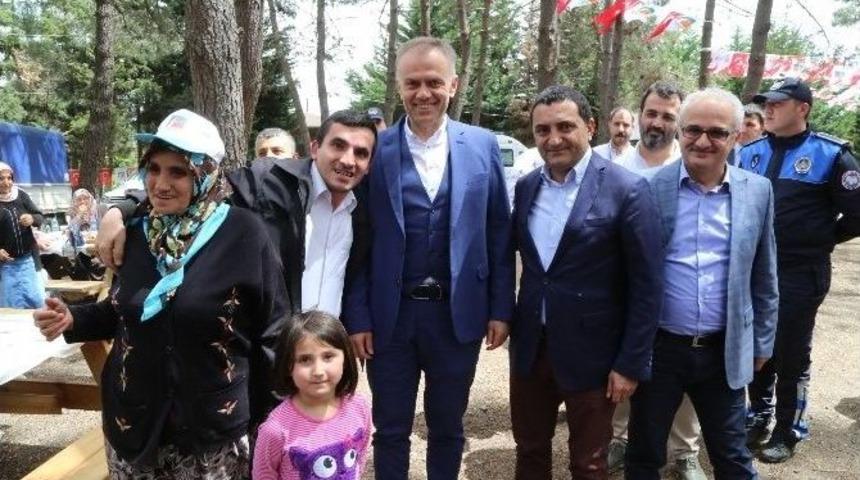 &Ccedil;ekmek&ouml;y&rsquo;de Engelliler Piknikte Buluştu